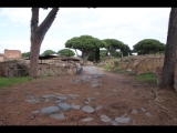 04996 ostia - regio i - insula xix - aula dei mensores (i,xix,3) - blick ri osten.jpg